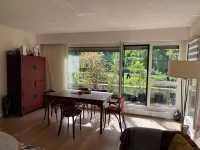 Green, quiet, spacious and bright apartment 15 minutes from Paris.