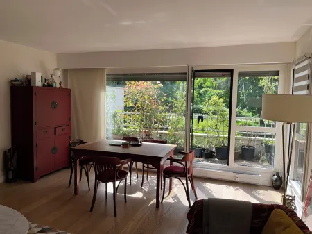 Green, quiet, spacious and bright apartment 15 minutes from Paris.