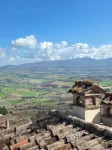 Stunning 1-Bedroom Penthouse with Panoramic Views, WiFi & AC in Enchanting Todi