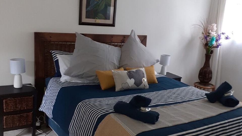 Rustic Red Self catering country life close to OR Tambo International