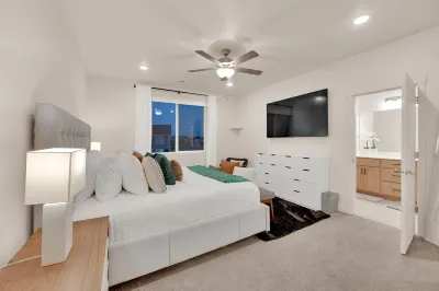 Spacious Lakeside Lights home, serene neighbor in American Fork near the Trax. Hotels near Sound Sleep Medical