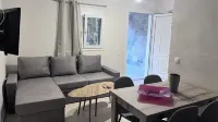 Brand new 2-bedroom apartment with AC, WiFi in beautiful Χαλκιδική 新卡利克拉蒂業住宿飯店