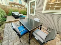 Peaceful, Updated Cottage. Walk to Town & Beach.