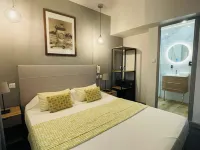 Brit Hotel Acacias