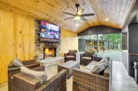 Fire Pits and Gazebo Lakefront Escape in Terry! - bar