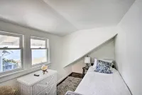 Fire Pit, Views and Beach Access Waterfront Escape!