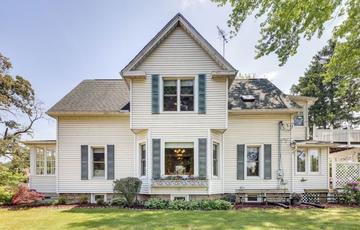 Charming Chesterton Home: w/ Idyllic Location!