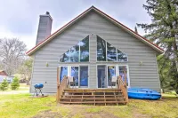 Cozy DAM Lake Escape w/ Dock, Yard & Water Access! - Lemmikkieläimet sallittu