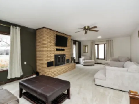 Nicely Located 2-bedroom duplex apartment newly updated in Herington. Hotels in Dickinson County