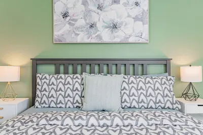 Cheerful 2-bedroom home with free parking 요크 호텔