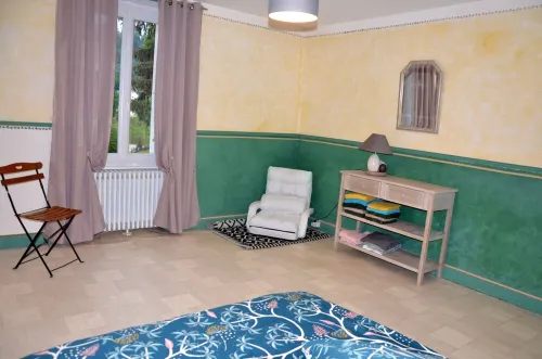 Character house in a romantic setting "At the water's'edge Hotels in Chambon-sur-Voueize