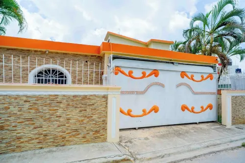 Charming 3-bedroom house with wifi and AC in Higuey, have a local experience!!