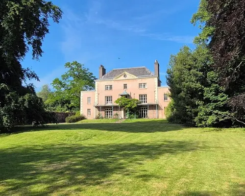 High spec, self contained apartment with garden in Georgian Manor House Hotels in Crickhowell