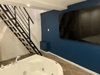 Suite Romantique Lovenid 83 Le château Forbin 주변 호텔