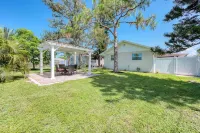 Tranquil Naples Apartment by the Gulf with Outdoor Space