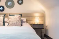 Little Seven Oaks is a one bedroom country retreat set in an ancient woodland.