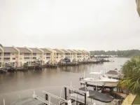 Harbor Landing - Water Views! Pool & hot tub - 2be/2ba condo in Ocean Springs! Hotels in Gulf Park Estates