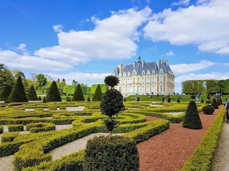 Large 2-room apartment - Paris & Orly Airport 15 min away + Parc de Sceaux 1 min away Отели рядом со станцией Antony Railway Station