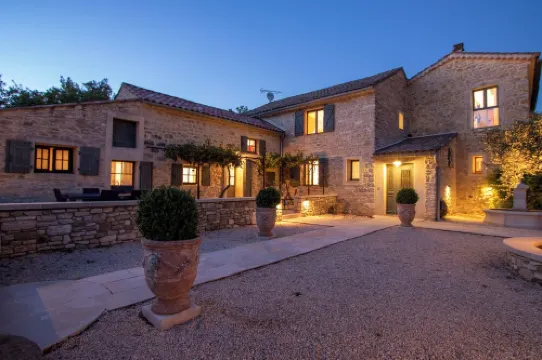 Charming 4-person gîte in a magnificent setting! With friends or family.