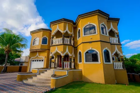 Ocho Rios/Tower Isle Queen Jacuzzi Suite w/balcony/Pool/Opt. Private Chef