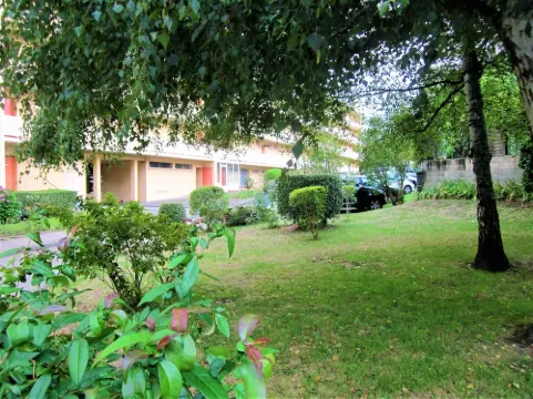 Limoges,, T2 ++parkings au Jardin ,,acces Facile !