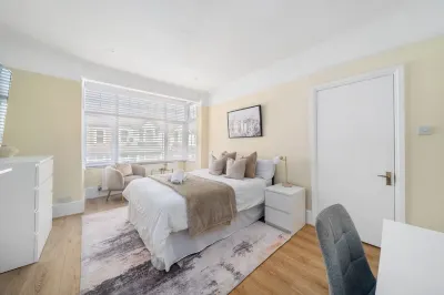 Stylish Modern 3 Bedroom Home in London with a Garden Các khách sạn gần Playground Thornton Heath