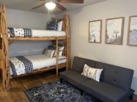 Room 7:  Cozy Nest 15 Minutes from Red River/ Angel Fire Hotels in Eagle Nest