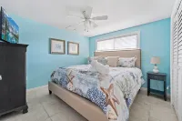 Ocean72, 2-bedroom cottage in Holmes Beach with Pool and Spa