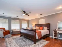 Spacious 5-bedroom house with AC, WiFi in charming Gladewater Hotels in Gladewater