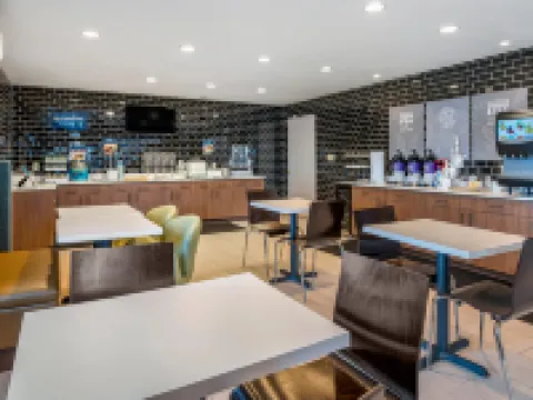 Clarion Pointe Indianapolis Airport Hotels in Plainfield