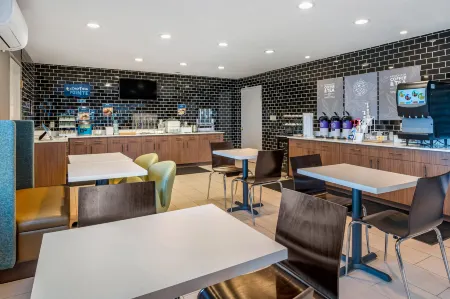 Clarion Pointe Indianapolis Airport