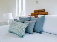 Tropical Beach Loft  w/King Bed + Sea/Mountain Views!