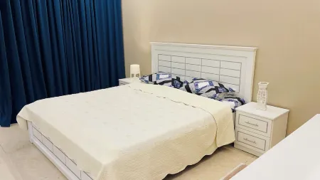 Amazing 3-bedroom apartment with WiFi in Ajman Отели рядом с достопримечательностью «Побережье моря»