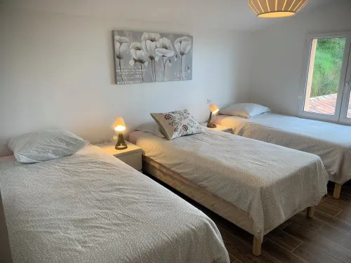 Panoramic sea and mountain views, sleeps 2 to 10 Hotels in Sollacaro