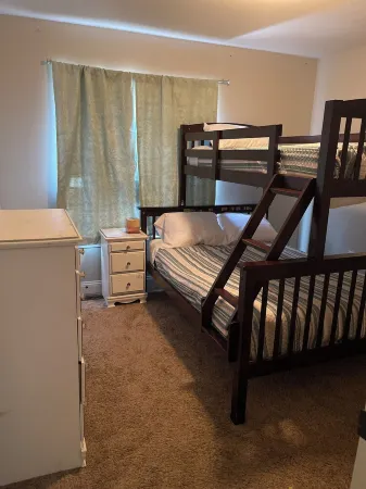 Spacious 5-bedroom house with WiFi, AC in charming Saint Robert