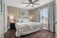 “The Blue Bungalow” Great location RV hookup addon