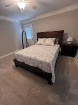 Cozy Stay Near DT w/Deck and Fenced Yard - 4つ星