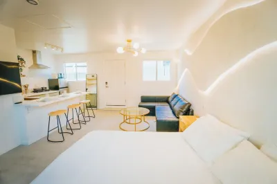 Modern & Elegant Studio Retreat Hotels near Rowland High School Library