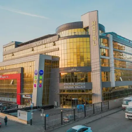 Golden Palace Hotel & Pool Отели рядом с достопримечательностью «Станция метро Грмагеле»