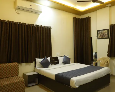 Balaji Lodging Hotels in Solapur