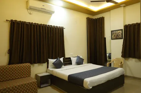 Balaji Lodging Отели в г. Pandharpur