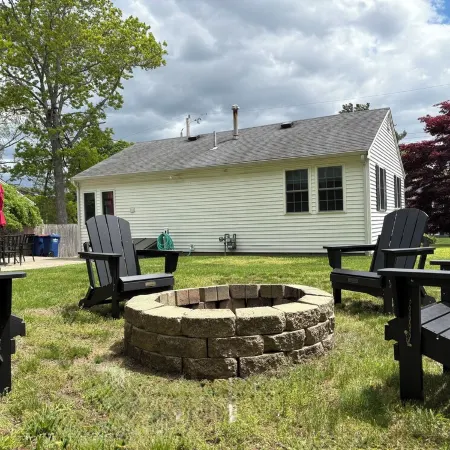 Make this charming, modern retreat your home away from home!!