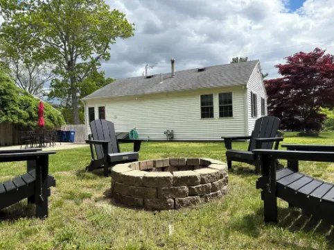 Make this charming, modern retreat your home away from home!!