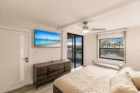 Vanderbilt Beach Condo, Bay Views, New Saltwater Pool, Walk to Beach