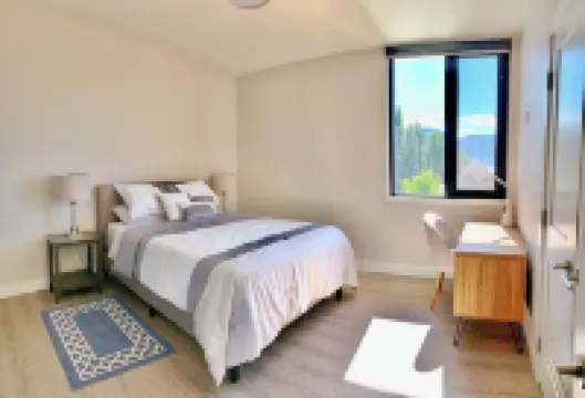 Luxury Guest Suite at Moraine Winery with Vineyard and Lake Views