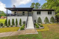 4BR Pineville Retreat - Private Pool - Fire Pit - Near Carowinds & Charlotte