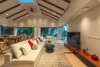 Sunrise 7BR Luxe Villa Sea View V151 Hotels in Por Bay