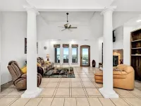 Panoramic View of Lake Marble Falls- 4BRM 10 Acres 1 King and 3 Queen Beds Hotels in Marble Falls