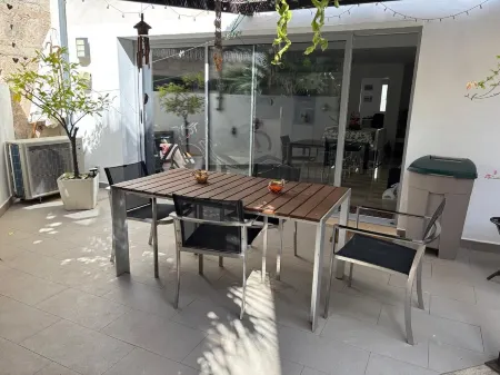 Beautiful fully equipped open plan ground floor  apartment , 3 min walk to beach Отели в г. Port de Pollenca