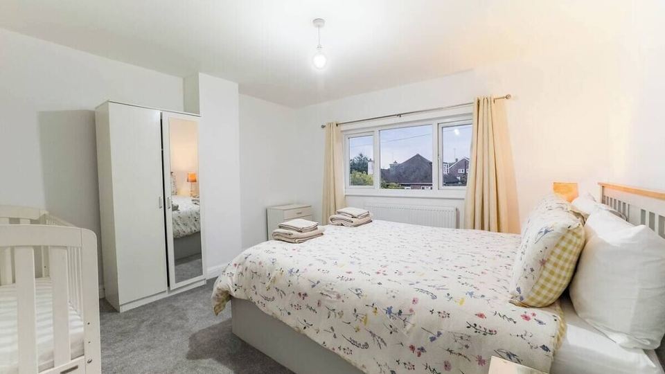 Southend Retreat KING SUITE luxury stay with parking